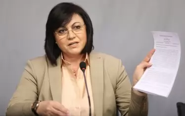 Нинова също се отметна, че ще се върне в парламента, ако бъдат отменени среднощните поправки.