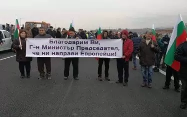  При откриването благодарни избиратели напразно чакаха и прославяха премиера. 