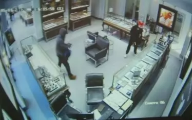  Антверпен се превръща в столица на луксозните обири на бижута и сейфове. 