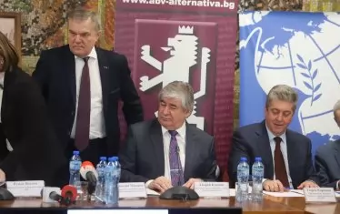 Румен Петков и Георги Първанов държаха цялата власт в БСП. Загубиха я, но запазиха любовта на руския посланик.