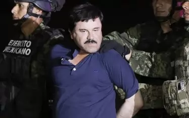Хоакин Гусман - Ел Чапо е строго охраняван при екстрадирането си от Мексико в САЩ през май 2016 г. Съдът го призна за виновен по обвиненията в международен наркотрафик и предстои да бъде произнесено наказанието му. 