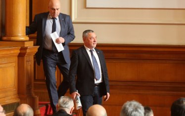 Валери Симеонов инициира промени, с които да се забрани рекламата на хазарт, но те така и не видяха бял свят.