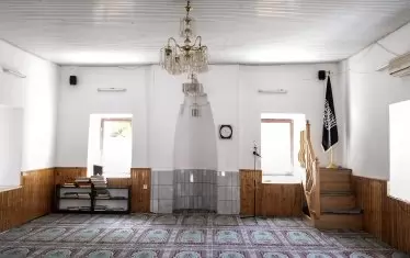 През 2015 г. знаме на „Ислямска държава” беше развято в Тутунзус джамия в центъра на Скопие.