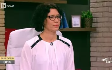 Бившият служител на Министерството на правосъдието Катя Матева съобщи публично, че в Държавната агенция за българите в чужбина се извършват злоупотреби при издаването на удостоверения за български произход. 