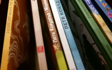 Държавата подпомага и закупуването на пособия за учениците.