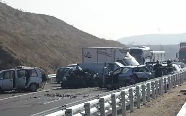  Часове наред пътят беше затворен.