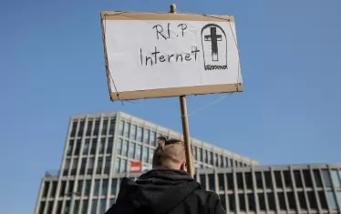  На 23 март в Берлин имаше многохилядна демонстрация срещу чл.13 в европейската директива, която определя правилата за авторското право. 