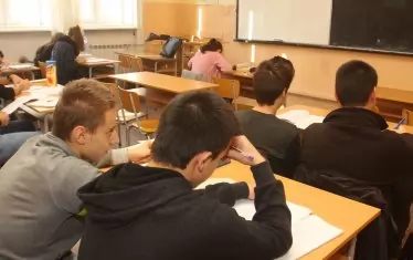 На много места не са съгласни с намаляването на хуманитарните паралелки.