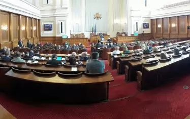  Парламентът послушно прие промените в начина за изчисляване на пенсиите, без обществен дебат, без предварително хората да знаят какво ги чака.