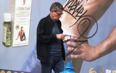 Над 400 млн. лв. годишно влизат в хазната от ДДС върху лекарствата, като от тях над 150 млн. лв. се плащат от здравната каса, а останалите - от гражданите. НЗОК би могла да направи куп полезни неща с тези 150 млн. лв.