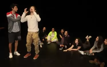 Репетициите често продължават до 2-3 през нощта. А младежите научават какво значи да даваш всичко от себе си.