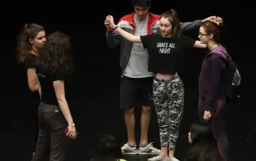 Тук никой не се оплаква от дългите репетиции.