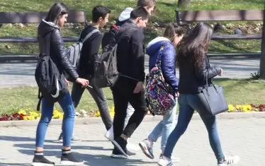 Университетските преподаватели ще могат да обучават и ученици.