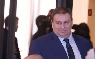 Единственият юрист, за когото се сети Бойко Борисов, е  евродепутатът от ГЕРБ Емил Радев. По тази причина премиерът се представи едва ли не с вързани ръце да предложи конкурент на Иван Гешев за гл. прокурор. Премиерът други юристи не знае и не търси.