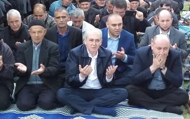  Ако не бяха опитът на Лютви Местан да пробие в политиката с ДОСТ и официалната турска подкрепа за това, Дианетът още щеше да плаща сметките на мюфтиите ни. 