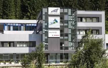 Ски фабриката на "Амер Спортс" в Чепеларе осигурява работа на 1/7 от населението на родопския град.