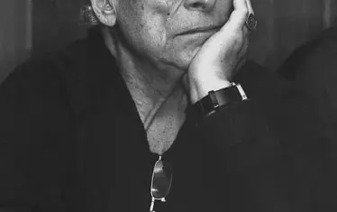  Песента “Товарищ Сталин, вы большой учены” е на Юз Алешковский; Висоцки я запя и популяризира десетилетия по-късно.