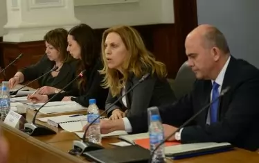 Очаква се тези дни вицепремиерът Марияна Николова (втората отдясно) да представи нова визия на демографската политика на правителството.