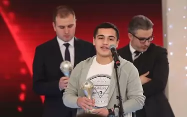 Докато още бе в "Локомотив" (Пд) Ияд Хамуд получи специален приз на церемонията "Футболист на България за 2016 г." заради дебюта си още на 15 г., при това в дербито срещу "Ботев".