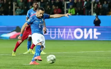  Фабио Куалиарела бележи първата си дузпа срещу Лихтенщайн, с което се превърна и в най-възрастния голмайстор в италианския национален отбор.