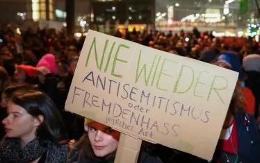 Защо антисемитизмът се завърна в Европа?