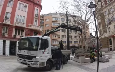  Законотворчеството е огледален образ на случващия се ремонт на "Граф Игнатиев". Внасят се закони, вдига се шум, оттеглят се, вкарва се после точно обратното.