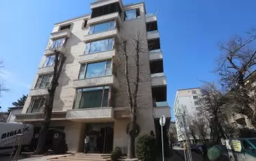  Луксозната сграда на ул. "Латинка" в София на строителната компания "Артекс", където се намира апартаментът с ВИП асансьор на Цветан Цветанов.