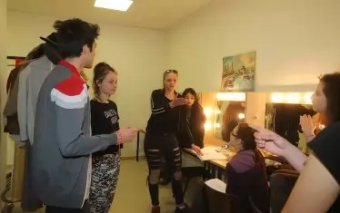 Вокалните тренировки са безкрайни.