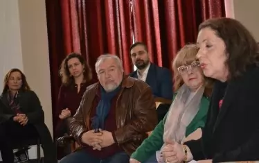 Директорът на градската художествена галерия Пламена Рачева (крайната в дясно) и шефката на кукления театър Вера Стойкова (до нея) са много доволни от партньорството с община Варна.