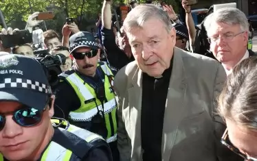 Ковчежникът на Ватикана кардинал Джордж Пел бе признат за виновен за извращения с непълнолетни и може да получи до 50 години затвор.  