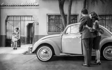  Всеки детайл на епохата е изпипан до маниакалност - интериорите, колите, дрехите.