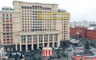  Екатерина Игнатова владее две помещения (с площ съответно 723 и 711 кв. м.) на 12-ия и 13-ия етаж в елитна сграда на адрес „Охотний ряд“ 2 в Москва. 