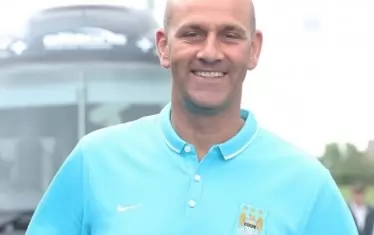  Саймън Дейвис