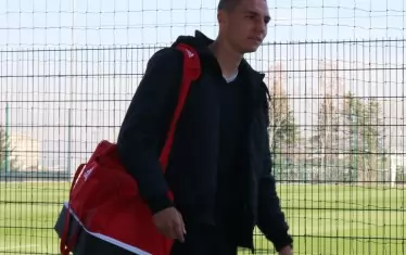 Валентин Антов пристига за първия си лагер в мъжкия национален отбор за евроквалификациите с Черна гора и Косово.