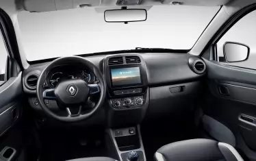 Кросоувърът City K-ZE отвътре.