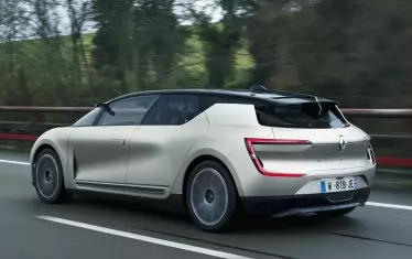 Новият електромобил на Renault ще използва някои елементи от дизайна на футуристични концепт Symbioz.