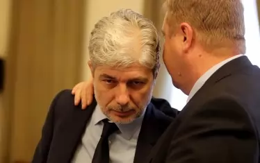 Министърът на околната среда се държи все едно е министър на строителството.