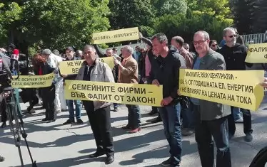  Собствениците на малки ВЕИ централи нееднократно протестираха срещу несправедливото според тях прилагане на закона.