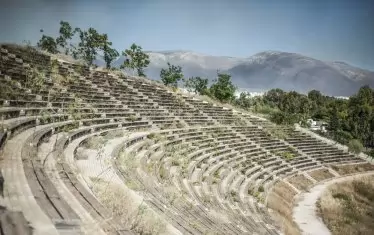 Брехт де Влеесхауер, Белгия, "Руините на Атина. Съоръжения от олимпийските игри през 2004 тънат в разруха".  
