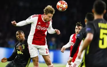 Френки де Йонг бе взет само за 1 евро през 2015 г., а през лятото ще премине в "Барселона" срещу 75 млн. евро.