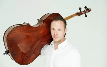 Кирил Златников ще свири за първи път на българска сцена.