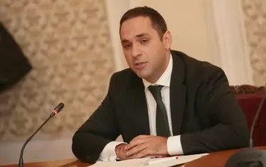  Министърът на икономиката Емил Караниколов уверява, че парите за язовирите щели да бъдат изразходвани прозрачно.