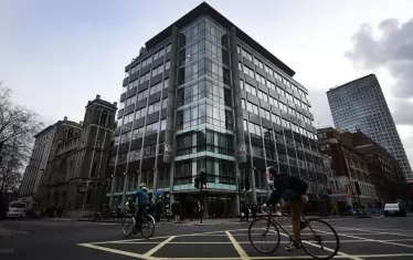  Централата в Лондон на "Кеймбридж аналитика", която екипът на Тръмп наема през лятото на 2016 г. Смята се, че компанията има основна роля при опитите да се въздейства на избирателите чрез използването на откраднати данни от Фейсбук.