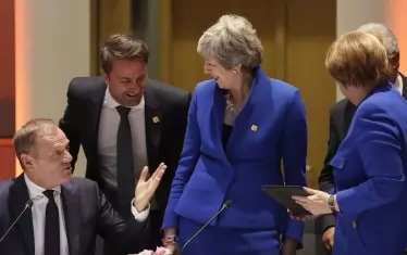  Доналд Туск, Тереза Мей, Ангела Меркел и премиерът на Люксембург Ксавие Бетел по време на Европейския съвет, в който крайният срок за Бризхода бе отложен.