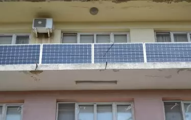 За тази фотоволтаична система, разположена на терасата, Илиев следва да връща пари.