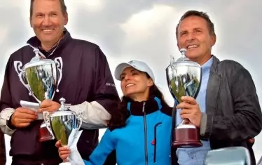 През 2006 г. като победител в международния турнир по голф за аматьори Volvo Masters Amateur на игрището в село Равно поле.