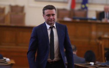 Мандатът на Бойко Атанасов начело на Комисията за финансов надзор изтича след броени месеци.