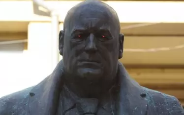 Ситуацията е толкова абсурдна, че паметникът на Борисов се вписа доста органично в контекста на дните ни.