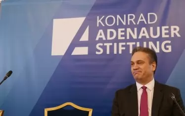  Страх от Пламен Георгиев скова политиците