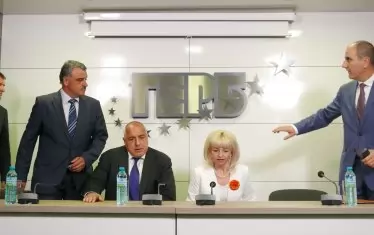 Бойко е сам като куче - особено след като разкара имотните гербаджии и се обгради със съмнителни седесари.